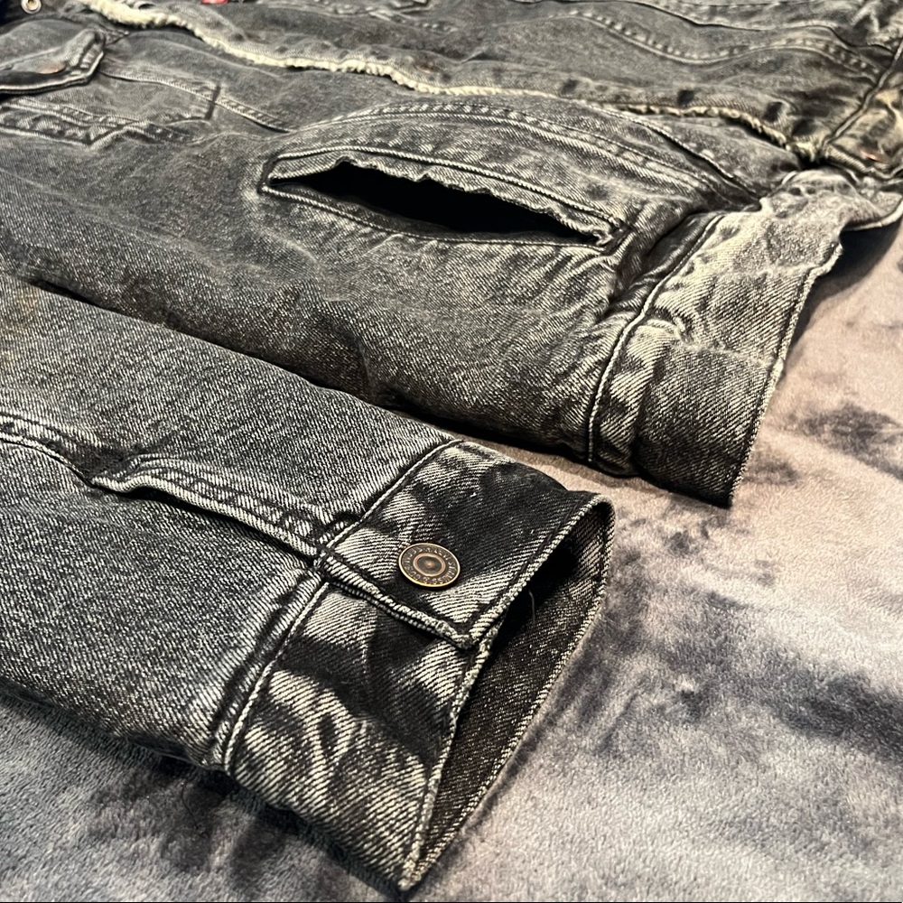 Levi’s Sherpa Denim Jacket - image 7